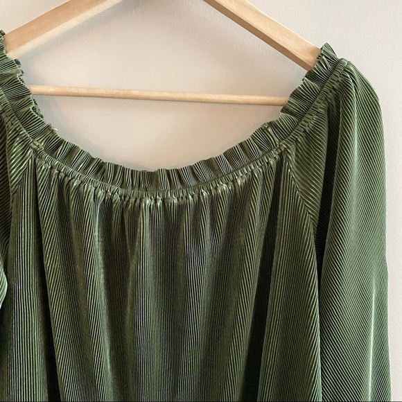 JOA Green Pleated Off Shoulder Blouse - Picture 3 of 6